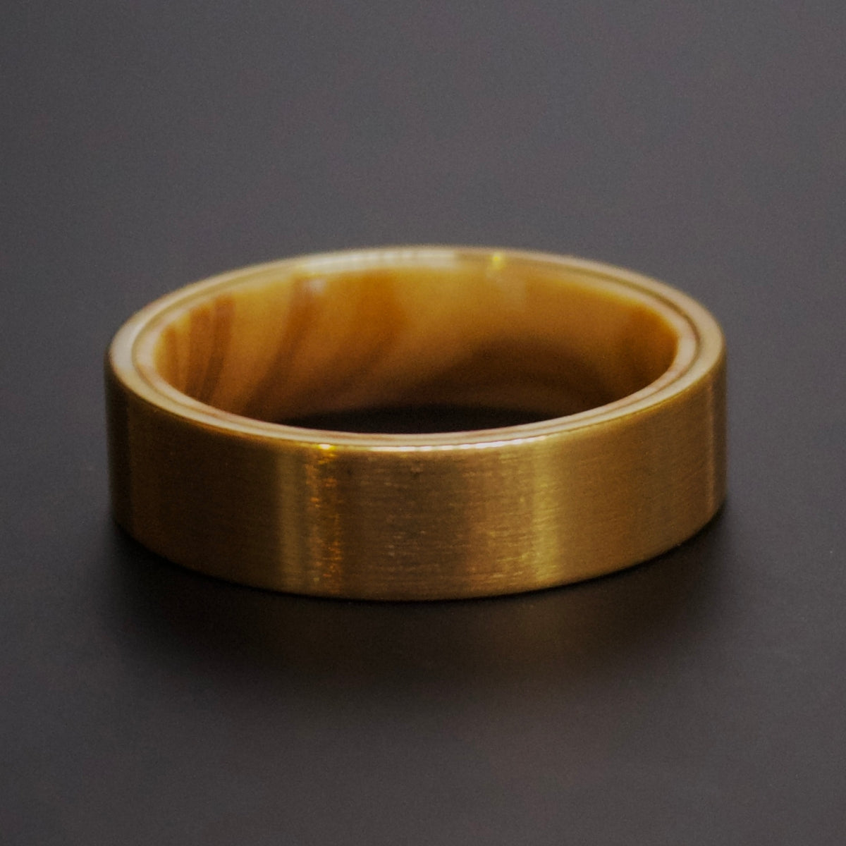 The Modernist in Gold - Mondeu