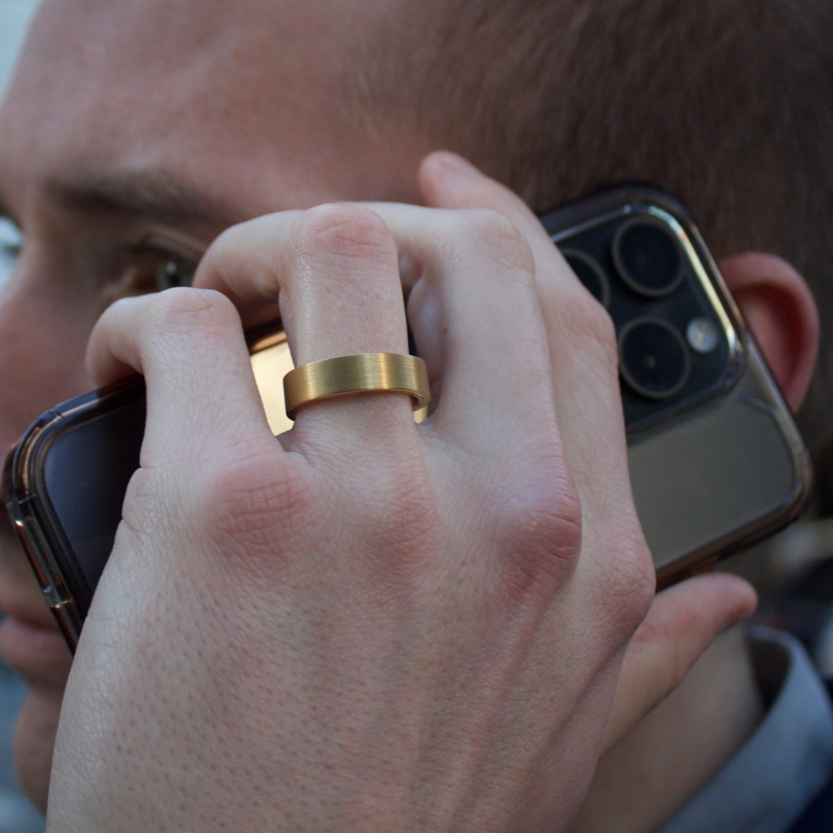The Modernist in Gold - Mondeu